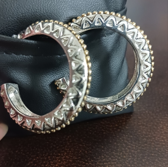 NWOT Chicos Hoop Earrings Silver and Gold Two Tone Ribbed Retro post back - Picture 16 of 16